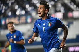 Lorenzo pellegrini è un calciatore italiano, centrocampista classe '96 della roma e della. Uefa Euro 2020 On Twitter Lorenzo Pellegrini Fires Italy Into Early Lead Nationsleague