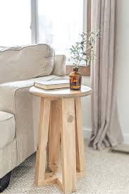 2x4 Modern Farmhouse Diy End Table In 2020 Diy End Tables Modern Farmhouse Diy Wood Table Diy