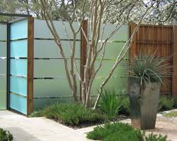 Fence With Horizontal Frosted Plexiglass Modernes Zaun Design Moderner Zaun Hinterhof Garten