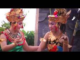 Tari kecak adalah sebuah tarian tradisional masyarakat yang di ciptakan sejak tahun 1930 oleh seniman bali yang bernama wayan limbak. Kecak Dance Balinese Culture Show Part One Youtube