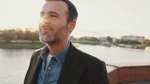 Get to know Lisa Everhart, BSN, MSN, FNP-BC Lisa Everhart received her  bachelor's and master's degrees in nursing from the University of Central  Missouri. She works in collaboration with Dr. Samuel Brewster