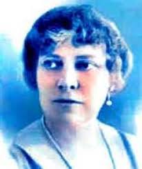 Isabelle Marsh's Instagram, Twitter & Facebook