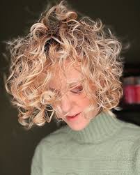 A‎ @jsl.essentials ‎wash‎ day‎ that‎ delivered‎ the‎ curls!‎ ⁣ ⁣Products‎  used‎ -‎ (Discount‎ code‎ for‎ JSL‎ Essentials is‎ CURLYCAST15) ⁣ ⁣❤️‎  Lemongrass‎ &‎ Jasmine‎ Clarifying‎ Shampoo ⁣❤️‎ Lavender,‎ Geranium‎ &‎  May‎ Chang‎