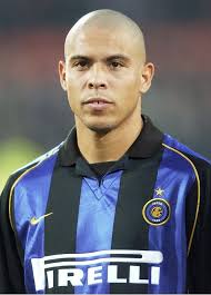 ʁoˈnawðu ˈlwiʒ nɐˈzaɾju dʒ ˈɫĩmɐ; We Remember The Legendary Ronaldo Nazario De Lima Ronaldo Fenomeno Lendas Do Futebol Nike Futebol