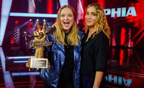 On this season of the voice of holland, they celebrated their 10 year anniversary with mitchell brunings sings 'redemption song' by bob marley in his blind audition for the voice of holland. Finale The Voice Trok Nog Nooit Zo Weinig Kijkers Show Ad Nl