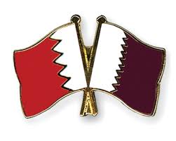 It is maroon with a broad white serrated band (nine white points) on the hoist side. Freundschaftspins Bahrain Katar Flaggen Und Fahnen