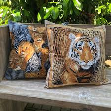 Check spelling or type a new query. Cuscini Arredo Cotone Stampato Safari Leoni Tigri E Elefanti