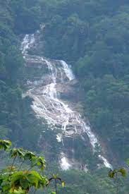 Air terjun lata payung terletak di hutan lipur lata payung di daerah setiu sempadan besut, terengganu. Kisah Mitos Menarik Lata Kinjang