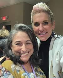 Elizabeth Mace's Instagram, Twitter & Facebook