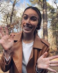 Alicia Rakes's Instagram, Twitter & Facebook