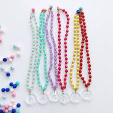 R$ 7,45 ou 8x de r$ 1,01. Santo Antonio Colar Colorido Bling In A Box