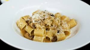 Pepolini is a casual yet elegant restaurant, serves an authentic delicious tuscan cuisine in a in the heart of tribeca. Come Preparare La Pasta Con Ragu E Funghi La Ricetta Perfetta Parte Dalle Mezze Maniche Wine Dharma