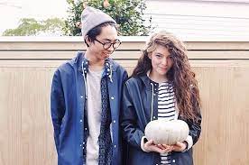 Lorde's boyfriend, photographer james lowe, opened up for the first time about their relationship in a post on his blog national photo group. Lorde And Her Boyfriend Are Your New Relationship Goals