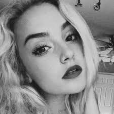 Alyssa Lamb's Instagram, Twitter & Facebook