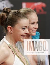 Schauspielerin Kerstin Kramer (li.) und Schauspielerin Ines David  anlässlich des