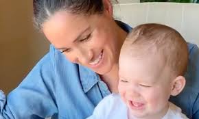 She and archie were filmed dancing together. How Meghan Markle S Baby S Birth Announcement Will Be So Different To Son Archie S Hello