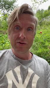 Tusen, tusen takk til alle som kom og feiret boka og livet sammen med Jacob,  Siri, Pamela og meg i går kveld! Verden er et kokko sted, men vi gir oss  faen