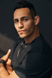 Johnny Diaz's Instagram, Twitter & Facebook