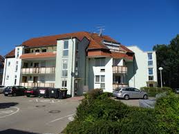 Direkt vor der haustür ist die bushaltestelle, 50 m um die ecke befindet sich die u1 (candidplatz) mit sehr guter anbindung in die innenstadt. 3 Zimmer Wohnung Zu Vermieten In Den Weiden 23 B 99090 Erfurt Kuhnhausen Erfurt Mapio Net