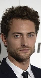 Peter Vives Actor El Tiempo Entre Costuras Peter Vives Was Born On July 14 1987 In Barcelona Barcelona Catalonia Spain Velvet Tv Series Actors Handsome