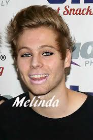 A last pic of Saoirse Ronan, Jack lowden and his brother Calum lowden  celebrating the new year