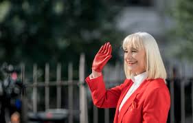Lei è una delle regine indiscusse del mondo dello spettacolo italiano. L Unica Regina Le Prime Reazioni Alla Morte Di Raffaella Carra Rolling Stone Italia