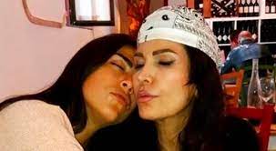 Giulia salemi (piacenza, 1° aprile 1993) è una modella, personaggio televisivo e showgirl italiana. Giulia Salemi Il Dolore Di Mamma Fariba Commuove I Fan Mio Fratello E Suo Figlio Sono Stati Uccisi