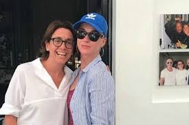 Katy perry arriving in capri ahead of the unicef italia and luisaviaroma summer gala in capri, italy. Katy Perry In Vacanza Con Le Amiche A Capri Tra Yacht E Passeggiate