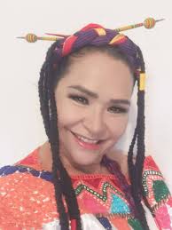 Orgullosa de mi vena indígena. Mis abuelas materna y paterna eran mixtecas  de Sta. María Huazolotitlán, Oaxaca.