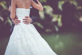 Cerita ini adalah cerita malam pertama yang dialami oleh pasangan pegantin baru. Pengalaman Malam Pertama How To The Bride Dept