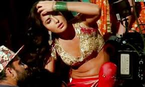 Katrina kaif Showing Her Hot Midriff And Navel In Desi Style