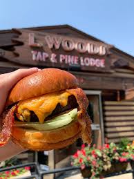 L. Woods Tap & Pine Lodge Restaurant in Chicago | diningchicago.com