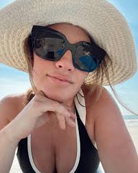 A little weekend reset with @jessykeefe and @sally5229 was exactly what my  soul needed 💛🌴