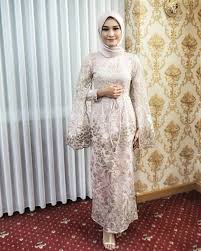 26 model baju kondangan pria dan wanita. 1 056 Likes 25 Comments Inspirasi Gaun Kebaya Muslim Gaunkebayamuslim On Instagram Inspired By Nindyaauliar Mari Ber Pakaian Jelita Gaun Pakaian Pesta