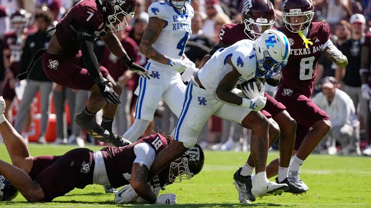 Kentucky stuns No. 9 Texas A&M 31-21 in coach Will Stein's first road game  | NEWS10 ABC