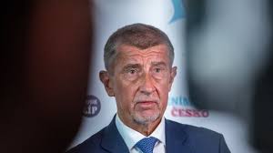 My samozřejmě taky o tom diskutujeme, respektive musí to diskutovat odborníci, a. Tri Tydny Prisnych Opatreni Vrati Se Ctrnactidenni Karantena Dve Rousky Uz Nebudou Stacit Globe24 Cz