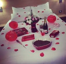 Romantic Birthday Dinner Ideas For Husband Create A Romantic Valentine S Day Bedroom Using Your 5 Senses Fun Home Design Valentines Bedroom Romantic Birthday Romantic Birthday Gifts