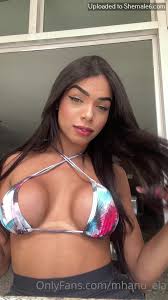 Manuella I Showed My Breasts Discreetly In The Restaurant