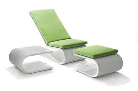 Dans tous les cas, il sera une grande qualité pour un petit prix. Fauteuil De Jardin Design En Resine Tressee Et Son Pouf Equinoxe Mobilier Jardin Deco