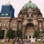 Police shoot knife-wielding Berlin Cathedral,