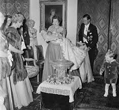 Ernst august de hanovre n'a quasiment plus de contact avec son fils aîné depuis plusieurs le prince ernst august de hanovre a deux fils : Prince Ernst August And Princess Ortrud Of Hanover At The Baptism Of Their 3rd Child And 2nd Son Prince Ludwig Rudolph To Carolina De Monaco Realeza Monaco