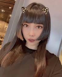A traditional hairstyle, where the female has a long hair, blunt bangs and sidelocks that are cut straight or cut at the end. 20 Cute Hime Cut Hairstyles For Women Legit Ng