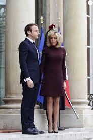 Saad hariri avait alors invoqué l'ingérence de l'iran et du hezbollah dans les conflits de la région, où ryad et téhéran s'affrontent par procuration. Emmanuel Macron President De La Republique Francaise Et Sa Femme La Premiere Dame Brigitte Macron Raccompagnent L Ex Premier Ministre Libanais Saad Hariri Acc Purepeople