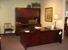 Handsome Paoli Mahogany Wood Desk Credenza Set Pre Owned Http Www Frontdeskdallas Com Front Desk Furniture Furniture Used Office Furniture