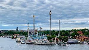 Located on the seaward side of djurgården island, it is relatively small compared to other amusement parks, mainly because of its central location, which limits expansion. Der Freizeitpark Grona Lund In Stockholm Infos Tipps 2021