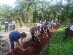 Meski pada dasarnya bersifat sehingga wajar, jika gotong royong merupakan sebuah kegiatan positif yang akan mampu untuk menjadikan masyarakat indonesia berdaya dan sejahtera. Gotong Royong Bersama Masyarakat Sumber Bandung Kabupaten Pringsewu