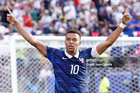 Kylian Mbappé e sua ambição de conquistar todos os títulos individuais e por equipe em 2026.