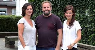Er was al langer bekend dat de cast wel een. Volledige Cast De Luizenmoeder Bekend Nee We Gaan De Nederlandse Reeks Niet Zomaar Nadoen Tv Hln Be