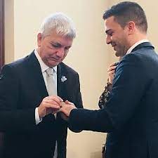 Nichi vendola is current govenor of the apulia region, and leader of italy's national political party sinistra ecologia libertà (left, ecology, liberty). Nichi Vendola Ha Sposato Il Suo Compagno Eddy Testa L Unione Sabato A Rivalta La Repubblica