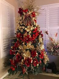 Arboles De Navidad Rojo Y Dorado Decorados 2018 Arboles De Navidad En Rojo Y Dorado Ribbon On Christmas Tree Christmas Tree Themes Christmas Lights Background